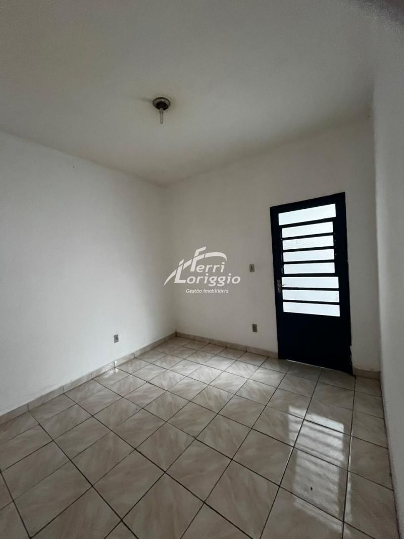 Casa com 3 quartos, 2 banheiros e 104m² para alugar no bairro Pedregulho, Guaratingueta