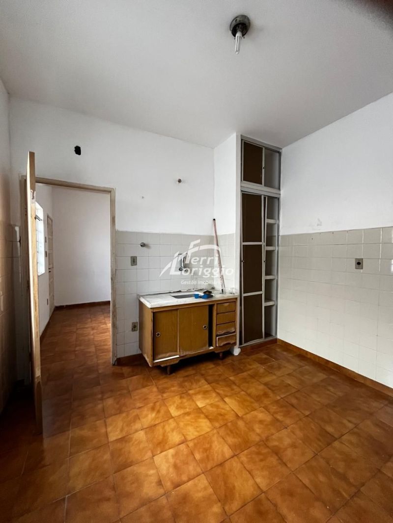 Casa com 3 quartos, 2 banheiros e 104m² para alugar no bairro Pedregulho, Guaratingueta