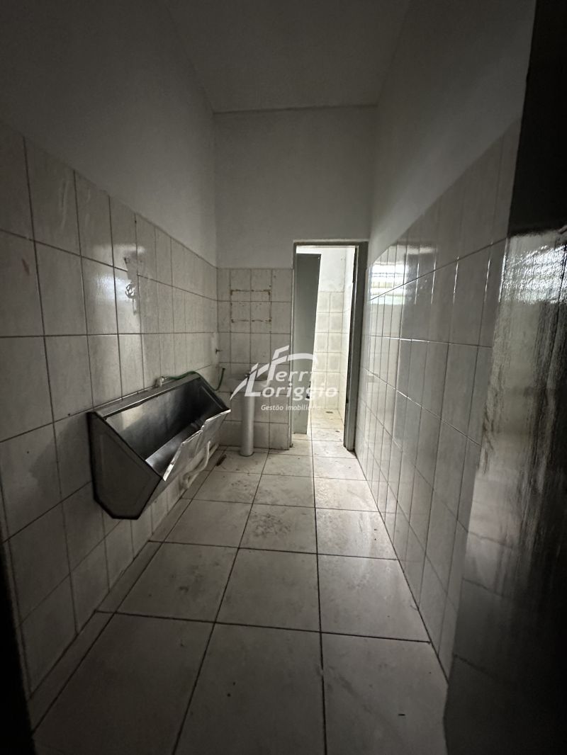 Ponto Comercial com 4 banheiros para alugar no bairro Campo do Galvao, Guaratingueta