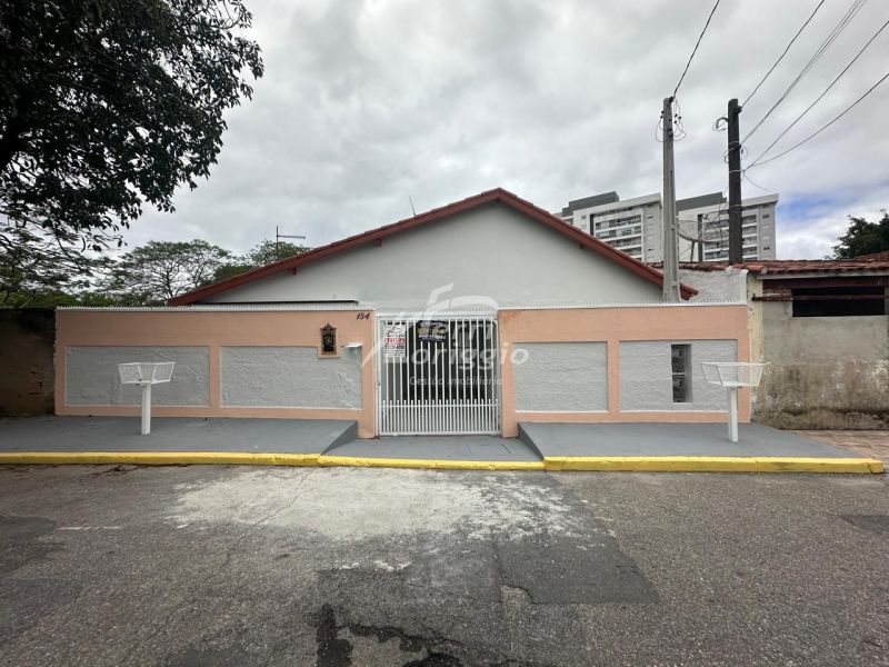 Casa com 4 quartos e 2 banheiros para alugar no bairro Vila Galvao, Guaratingueta