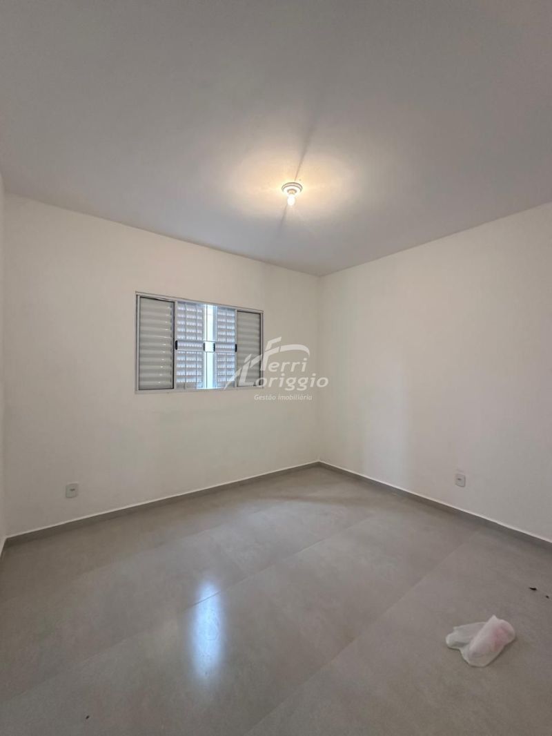 Casa com 4 quartos e 2 banheiros para alugar no bairro Vila Galvao, Guaratingueta