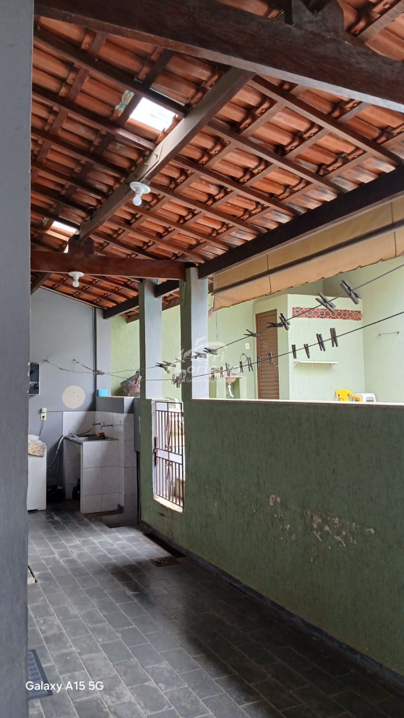 Casa com 2 quartos e 2 banheiros para alugar no bairro Chacaras Agricolas