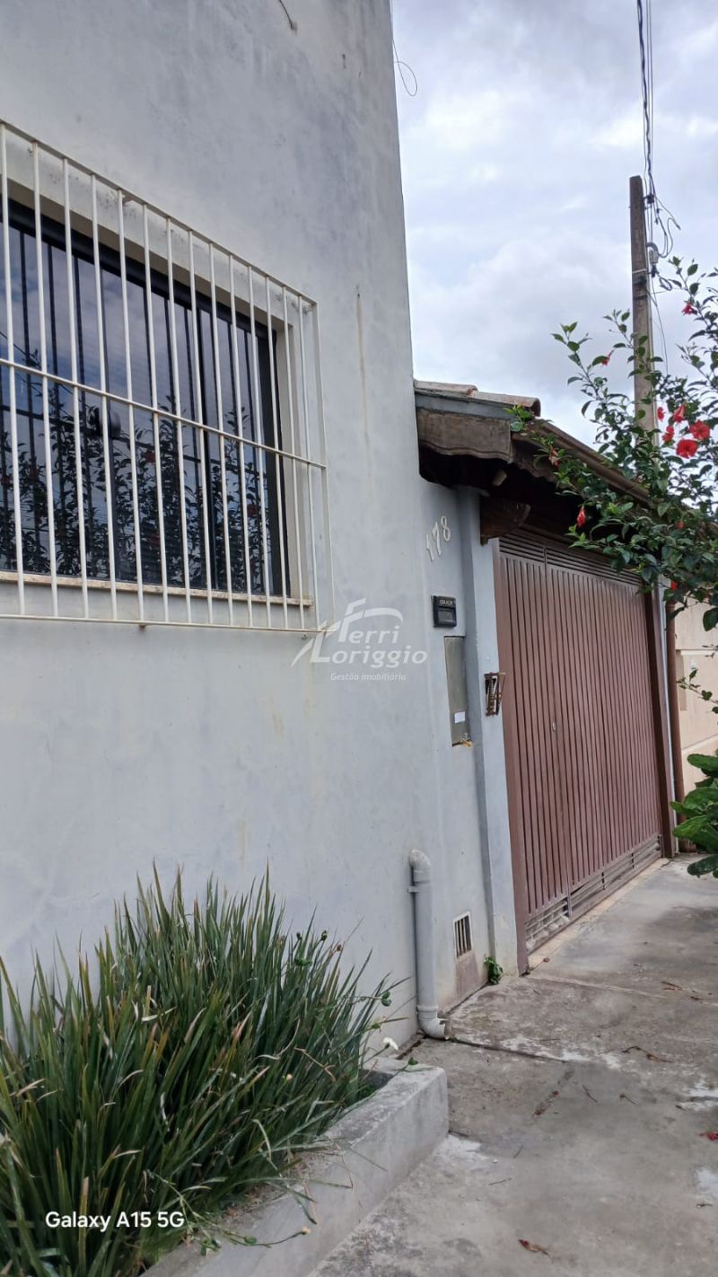 Casa com 2 quartos e 2 banheiros para alugar no bairro Chacaras Agricolas