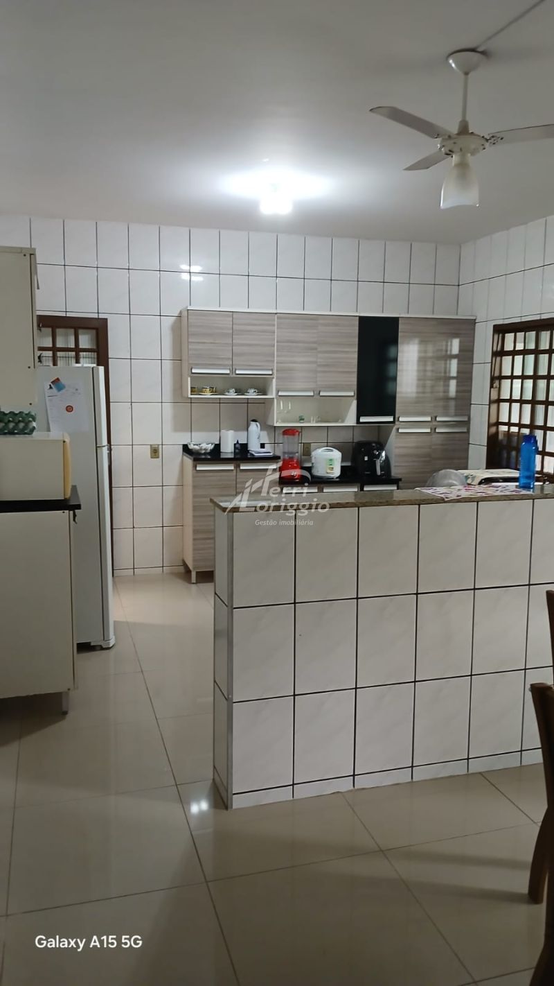 Casa com 2 quartos e 2 banheiros para alugar no bairro Chacaras Agricolas
