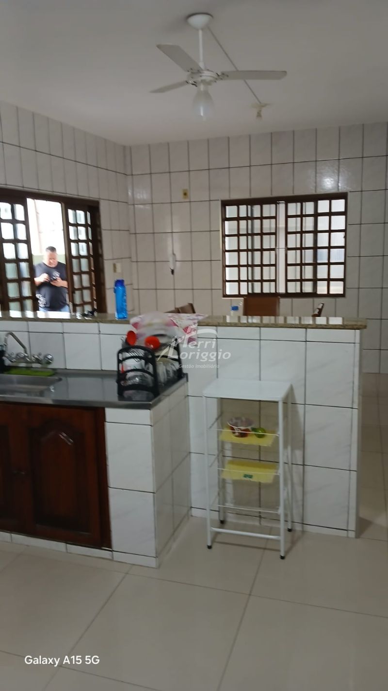 Casa com 2 quartos e 2 banheiros para alugar no bairro Chacaras Agricolas