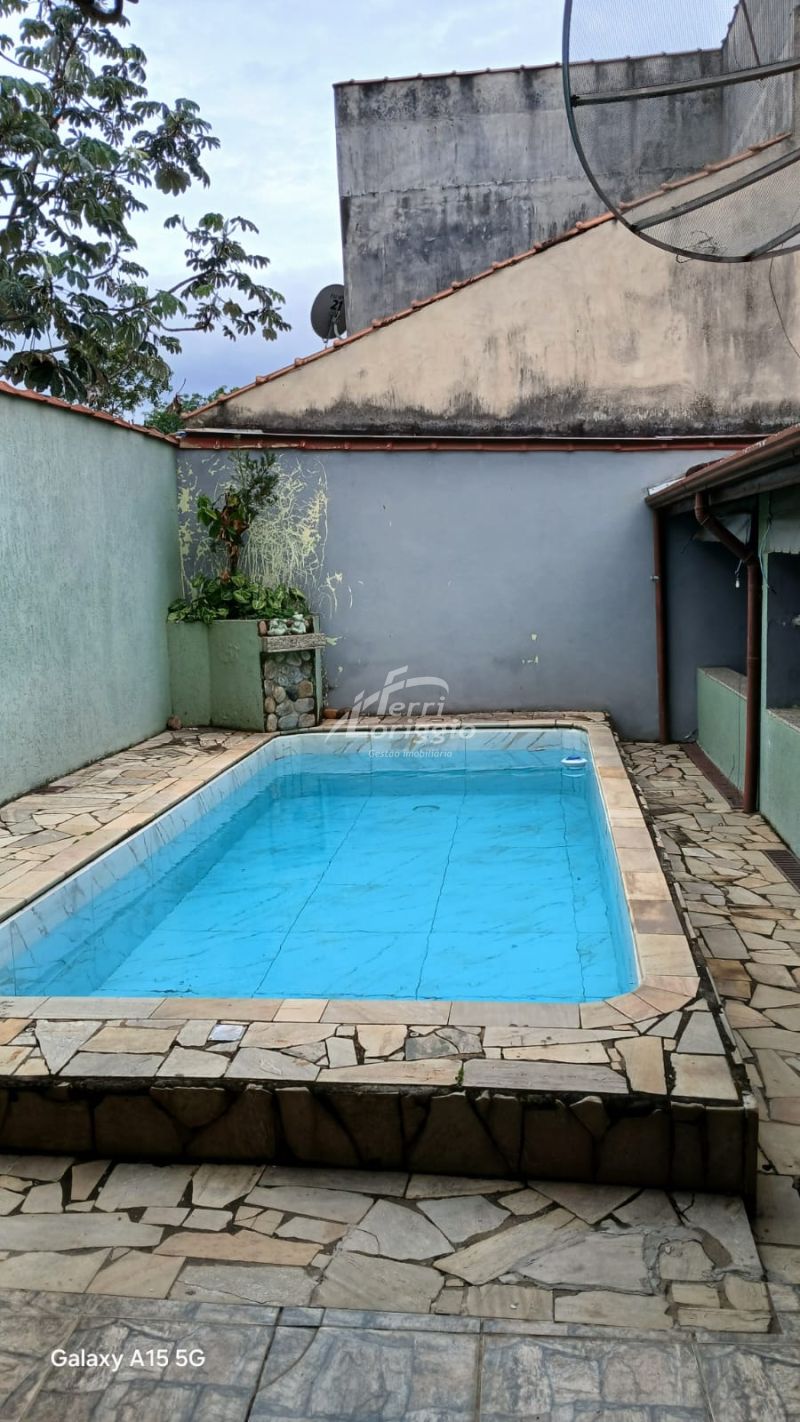 Casa com 2 quartos e 2 banheiros para alugar no bairro Chacaras Agricolas