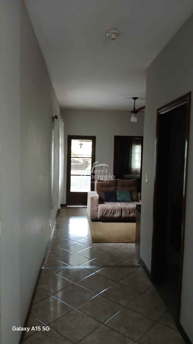Casa com 2 quartos e 2 banheiros para alugar no bairro Chacaras Agricolas