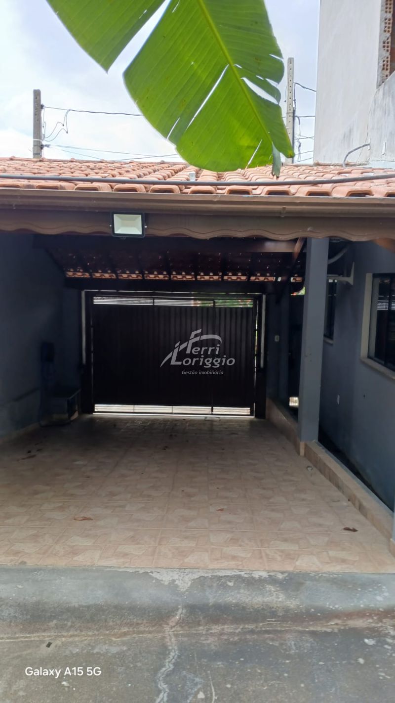 Casa com 2 quartos e 2 banheiros para alugar no bairro Chacaras Agricolas