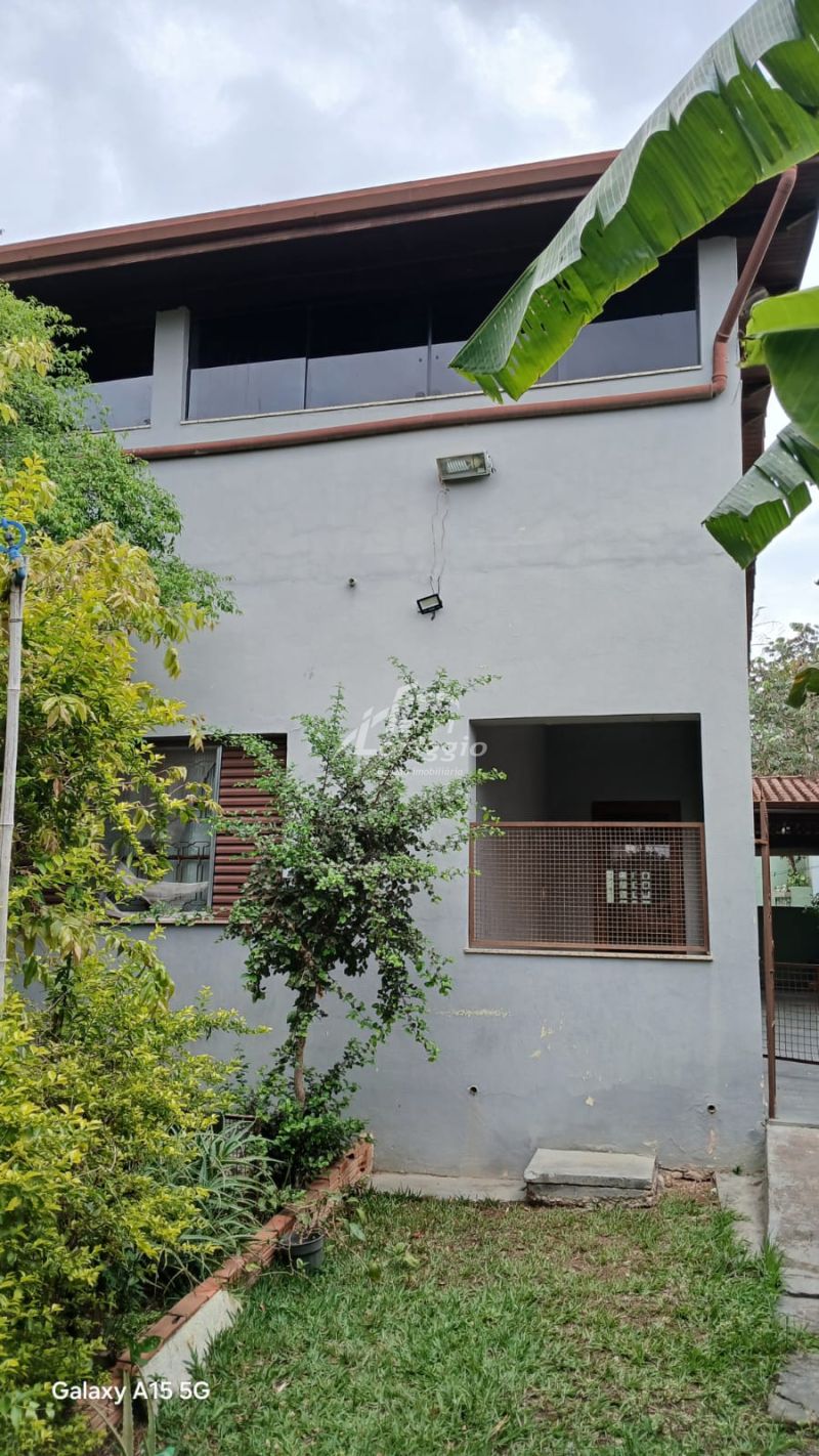 Casa com 2 quartos e 2 banheiros para alugar no bairro Chacaras Agricolas