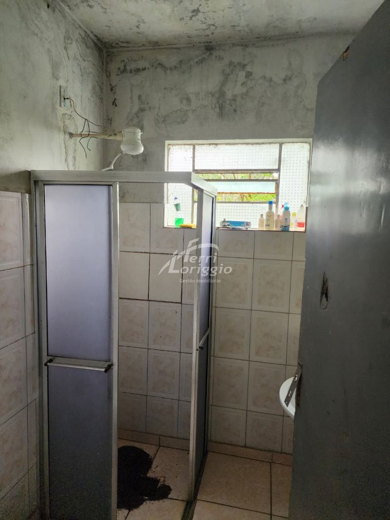 Sitio com 4 quartos e 1 banheiro para alugar no bairro Santa Edwiges, Guaratingueta