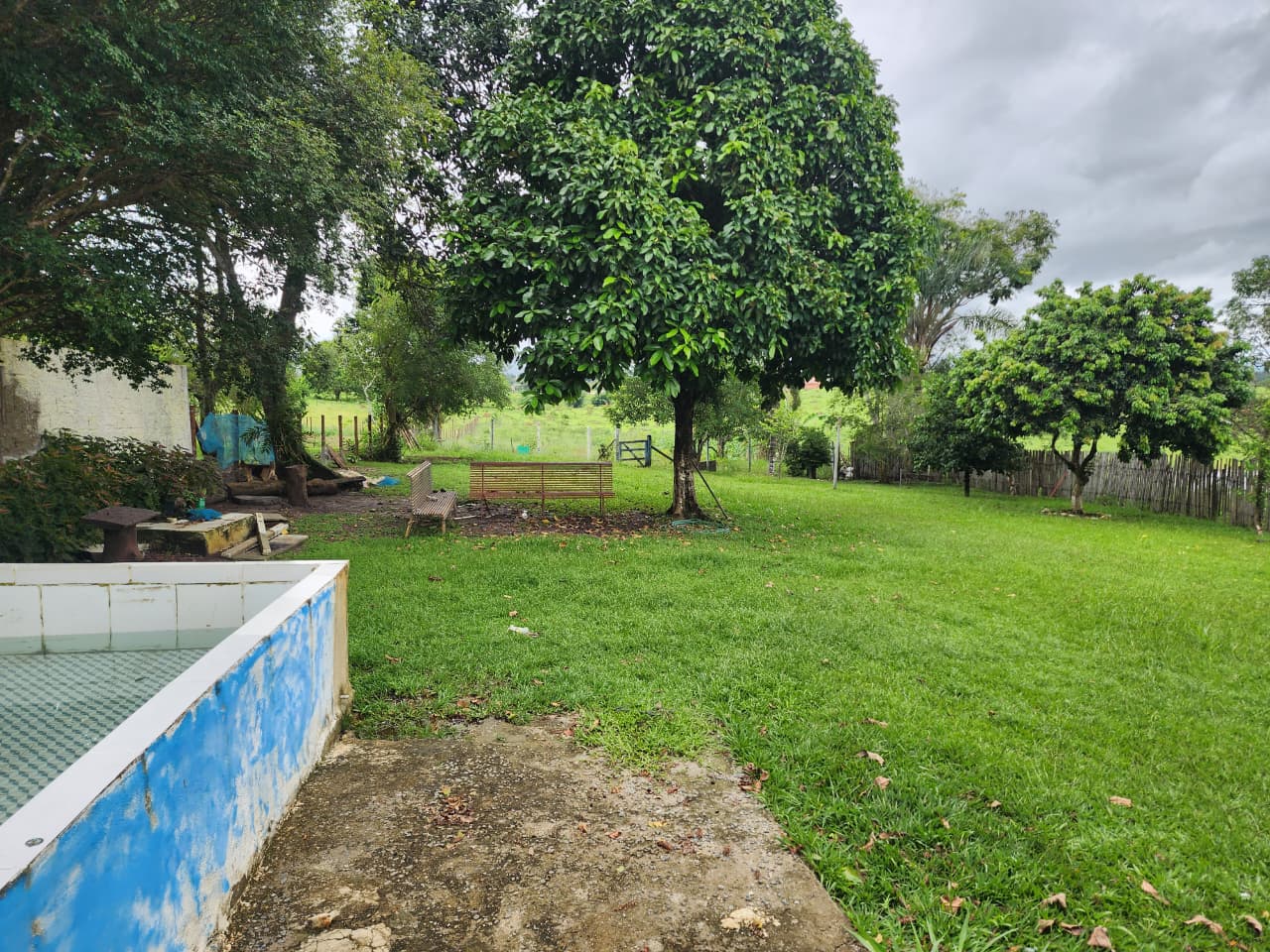 Sitio com 4 quartos e 1 banheiro para alugar no bairro Santa Edwiges, Guaratingueta