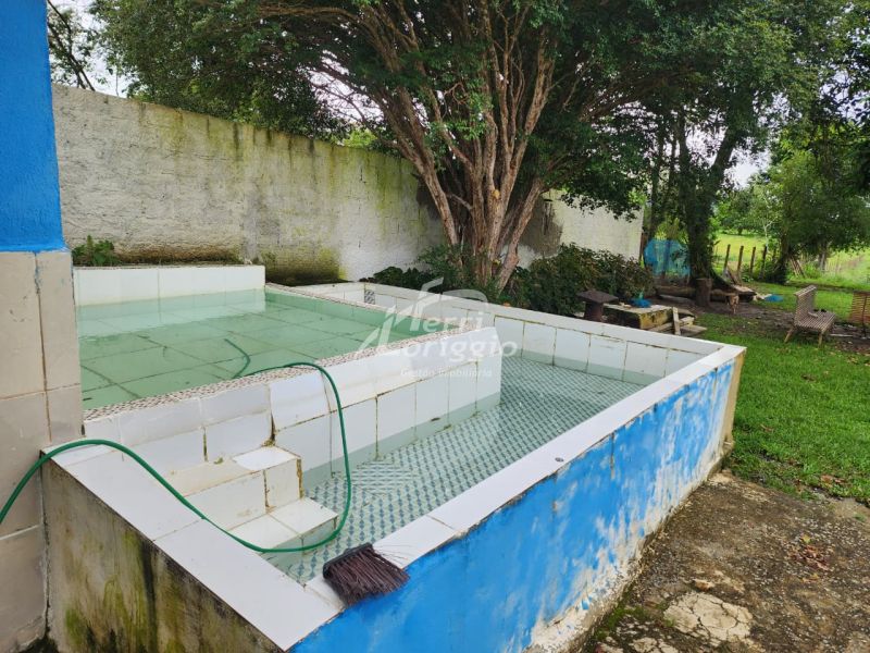 Sitio com 4 quartos e 1 banheiro para alugar no bairro Santa Edwiges, Guaratingueta