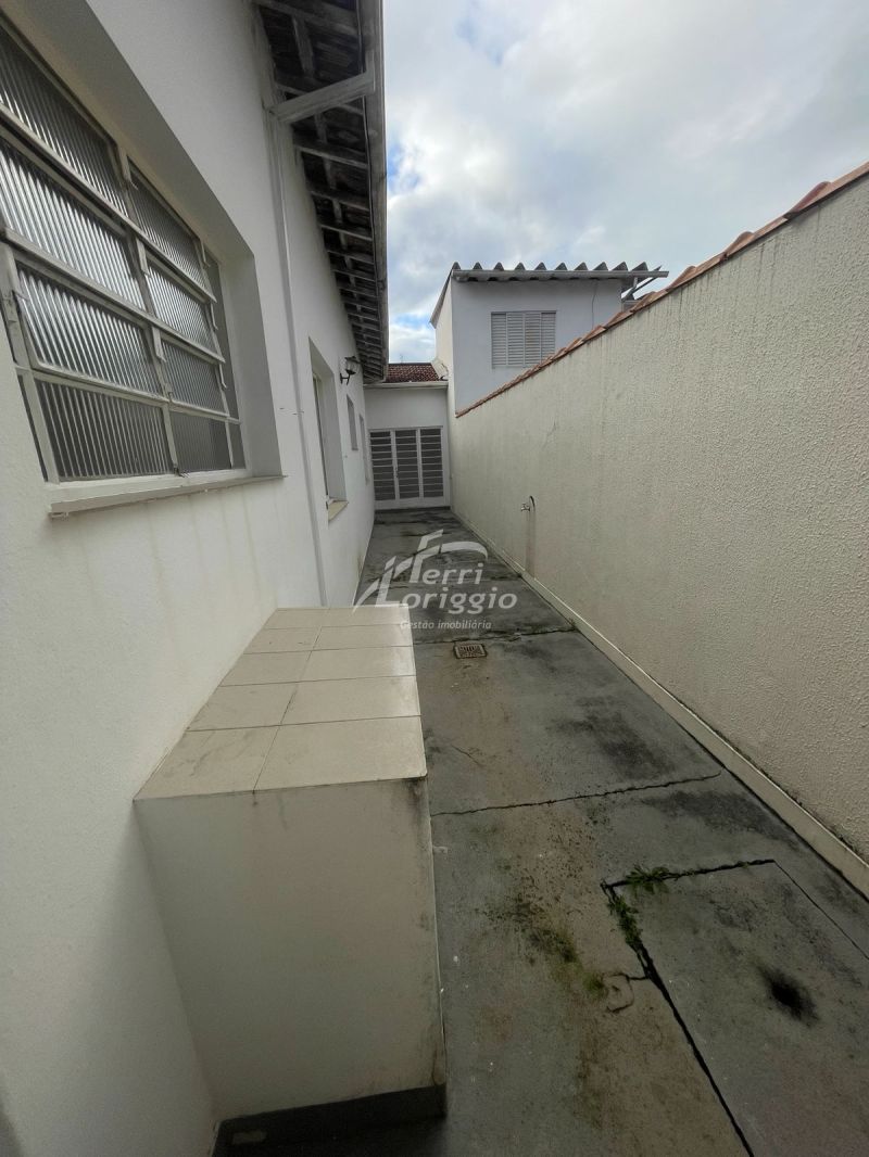 Casa com 4 quartos, 2 banheiros e 213m² para alugar no bairro Vila Paraiba, Guaratingueta