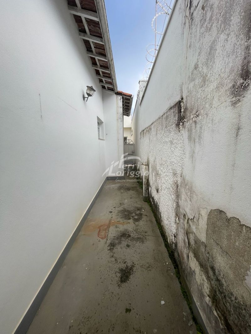 Casa com 4 quartos, 2 banheiros e 213m² para alugar no bairro Vila Paraiba, Guaratingueta