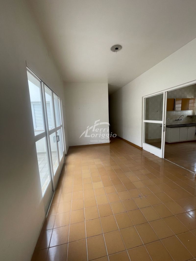 Casa com 4 quartos, 2 banheiros e 213m² para alugar no bairro Vila Paraiba, Guaratingueta