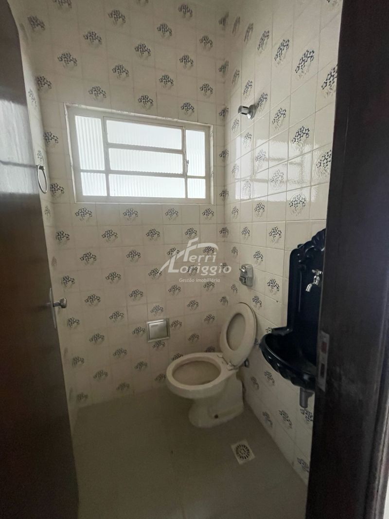 Casa com 4 quartos, 2 banheiros e 213m² para alugar no bairro Vila Paraiba, Guaratingueta