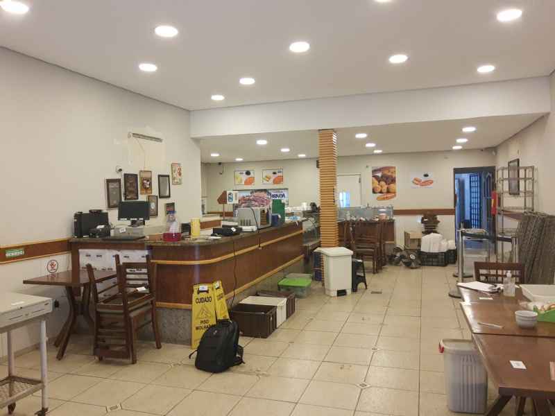 Ponto Comercial com 6 banheiros e 224m² para alugar no bairro Centro, Guaratingueta