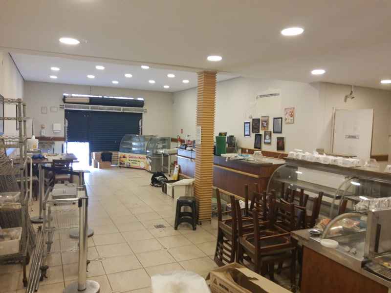 Ponto Comercial com 6 banheiros e 224m² para alugar no bairro Centro, Guaratingueta