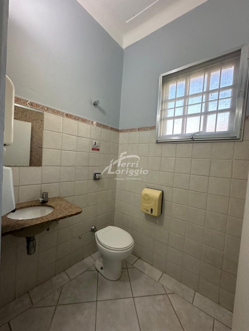 Ponto Comercial com 3 banheiros e 93m² para alugar no bairro Centro, Guaratingueta