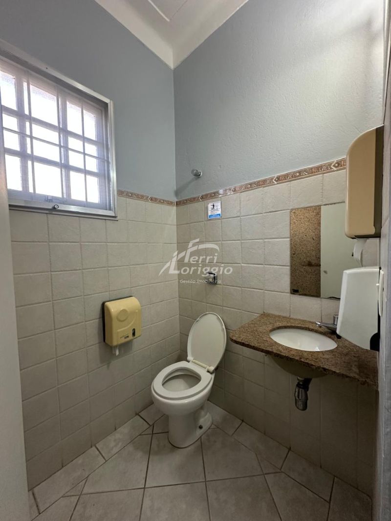 Ponto Comercial com 3 banheiros e 93m² para alugar no bairro Centro, Guaratingueta
