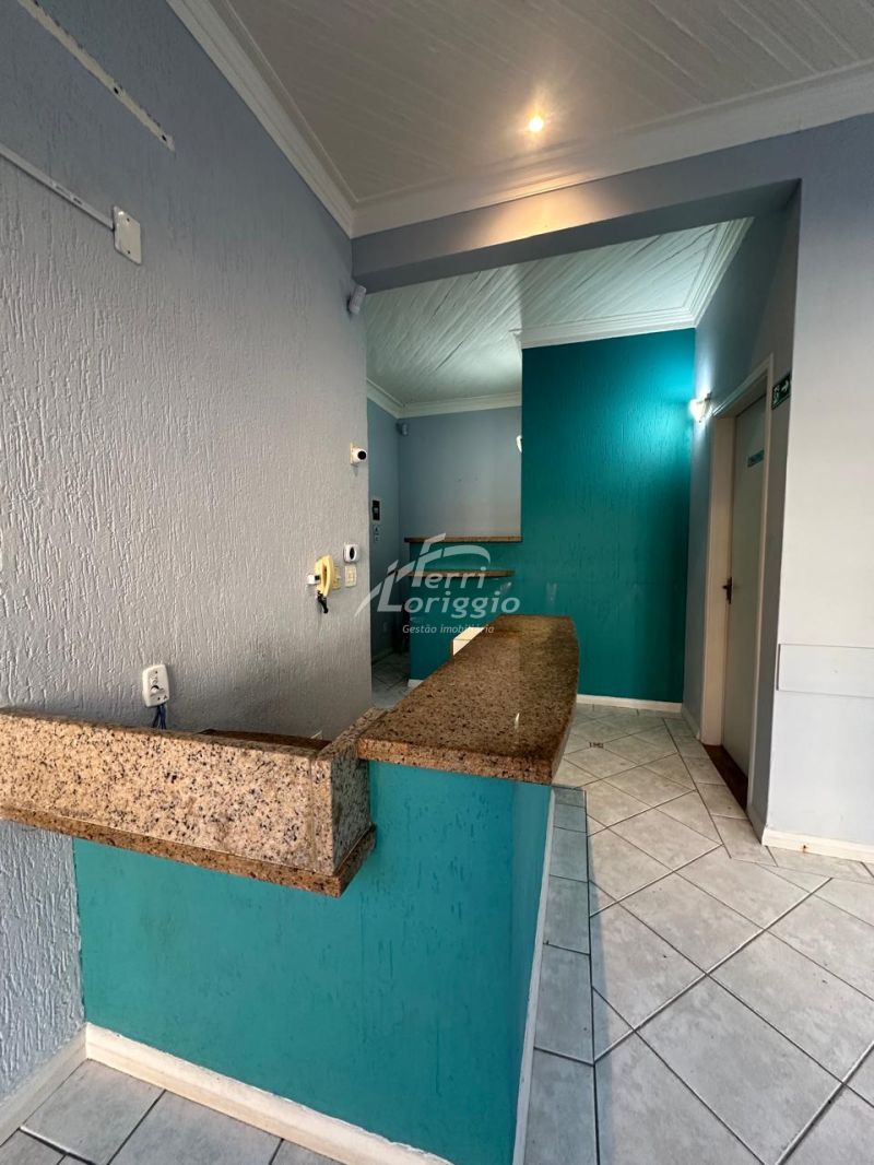 Ponto Comercial com 3 banheiros e 93m² para alugar no bairro Centro, Guaratingueta