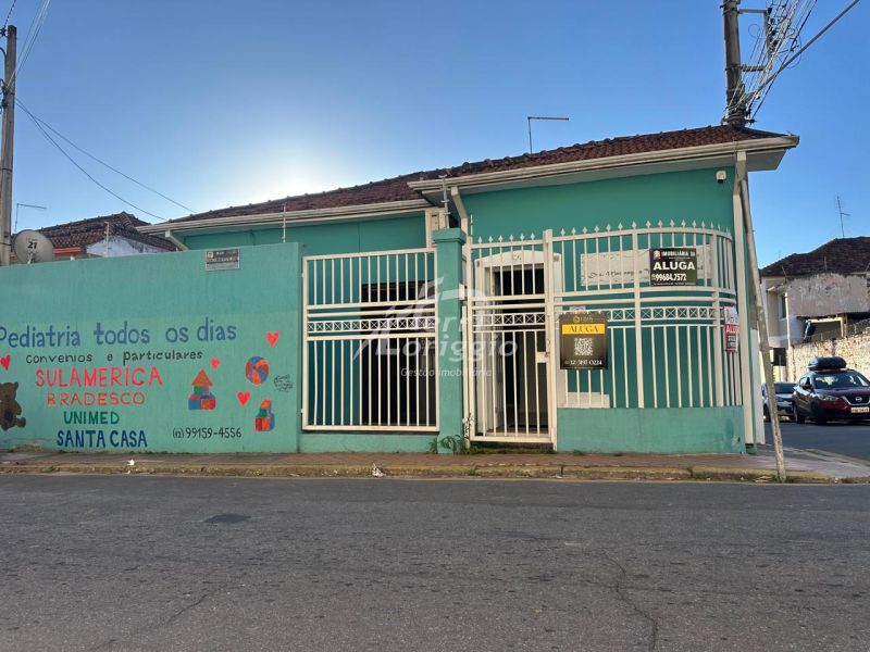 Ponto Comercial com 3 banheiros e 93m² para alugar no bairro Centro, Guaratingueta