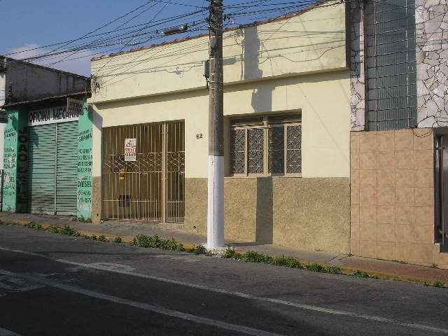Casa com 5 quartos e 206m² para alugar no bairro Centro, Guaratingueta