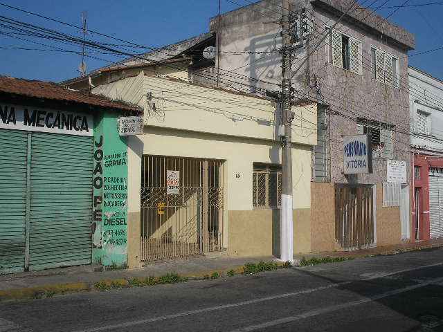 Casa com 5 quartos e 206m² para alugar no bairro Centro, Guaratingueta