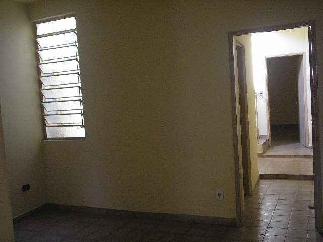 Casa com 5 quartos e 206m² para alugar no bairro Centro, Guaratingueta