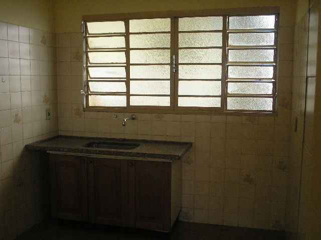 Casa com 5 quartos e 206m² para alugar no bairro Centro, Guaratingueta