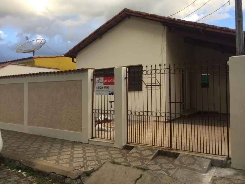 Casa com 3 quartos e 107m² para alugar no bairro Pedregulho, Guaratingueta