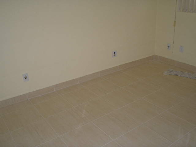 Sala com 1 banheiro para alugar no bairro Centro, Guaratingueta