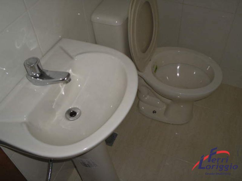 Sala com 1 banheiro para alugar no bairro Centro, Guaratingueta