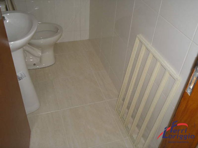 Sala com 1 banheiro para alugar no bairro Centro, Guaratingueta