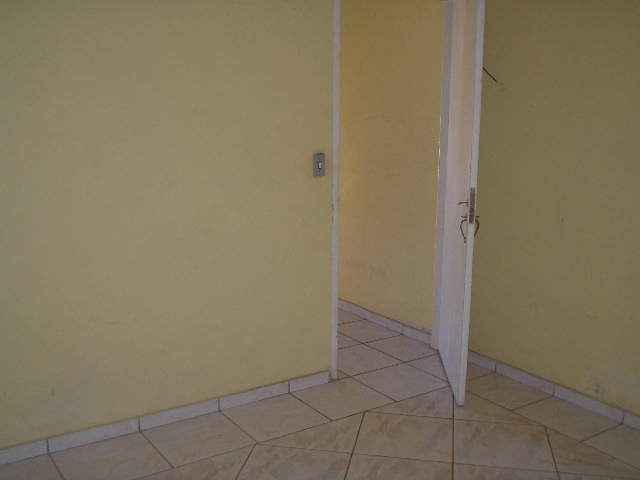 Casa com 1 quarto e 30m² para alugar no bairro Pedreira, Guaratingueta
