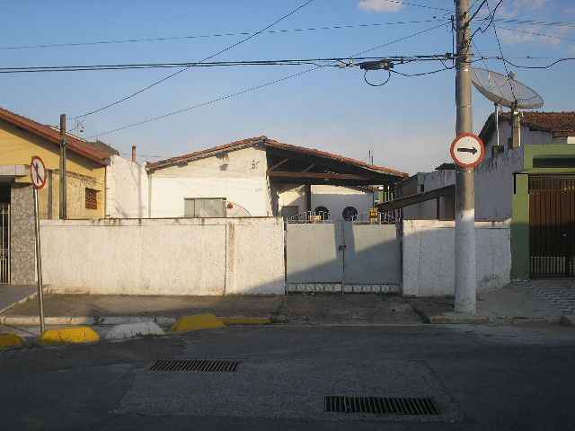 Casa com 2 quartos e 127m² para alugar no bairro Campo do Galvao, Guaratingueta