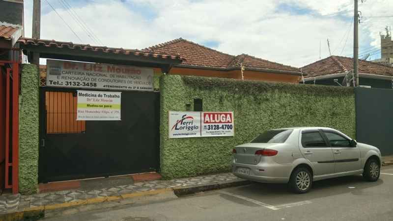 Casa com 4 quartos e 1 banheiro para alugar no bairro Centro, Guaratingueta