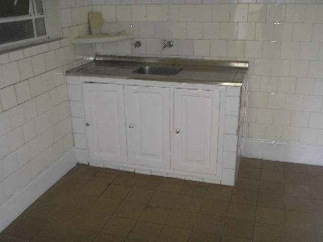 Casa com 4 quartos, 2 banheiros e 124m² para alugar no bairro Centro, Guaratingueta