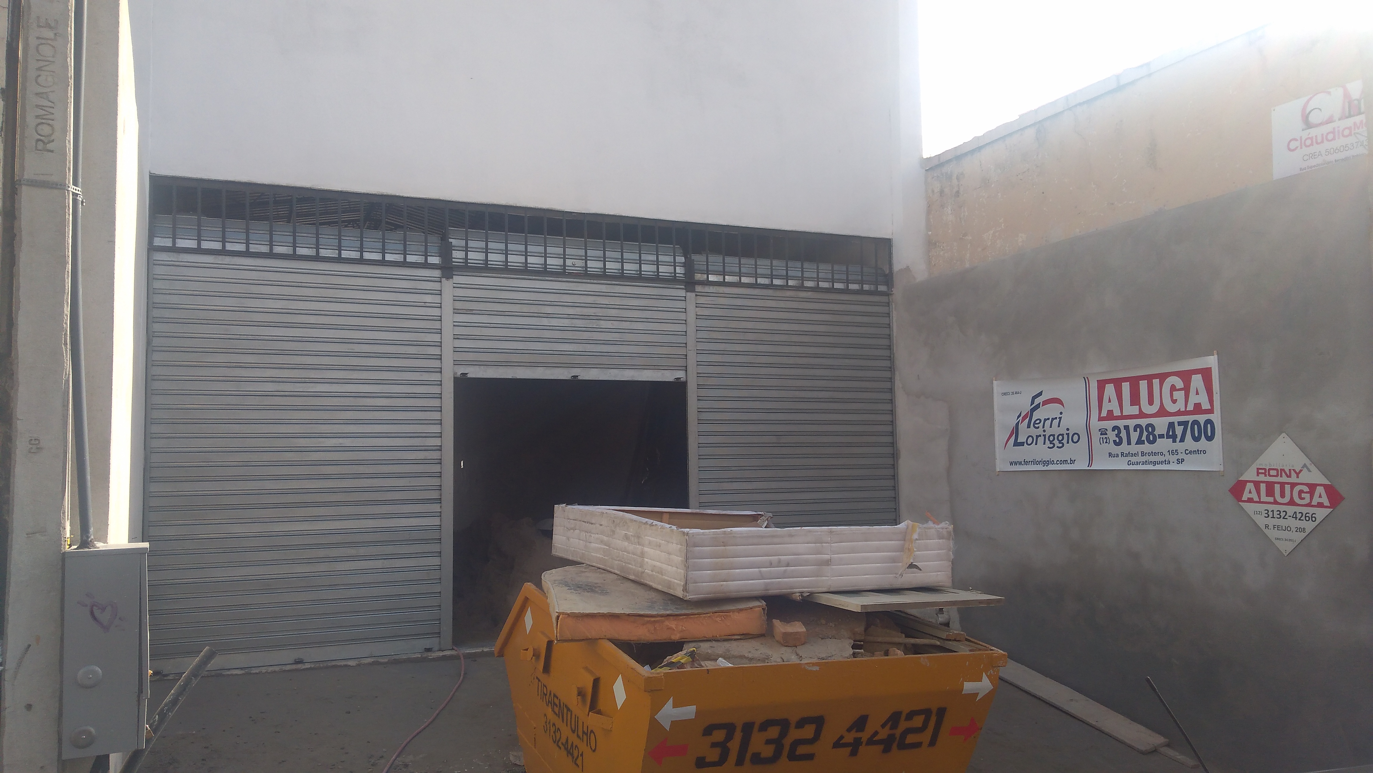 Ponto Comercial com 2 banheiros para alugar no bairro Centro, Guaratingueta