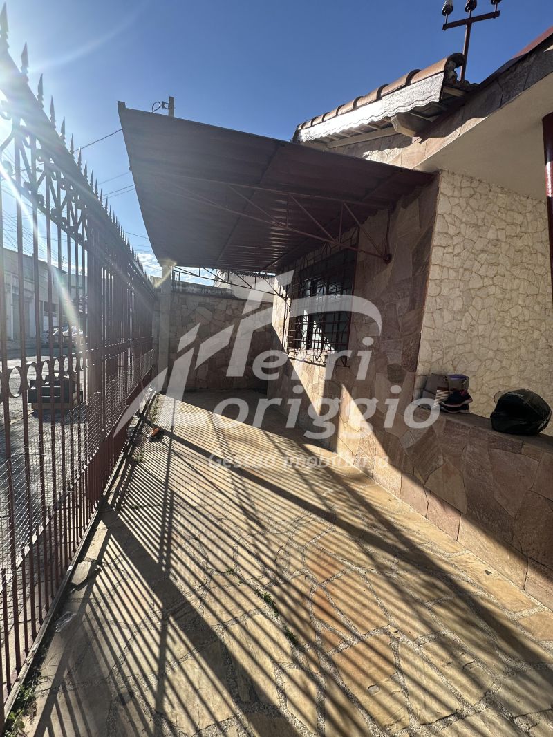 Casa com 3 quartos e 1 banheiro à venda no bairro Campo do Galvao, Guaratingueta