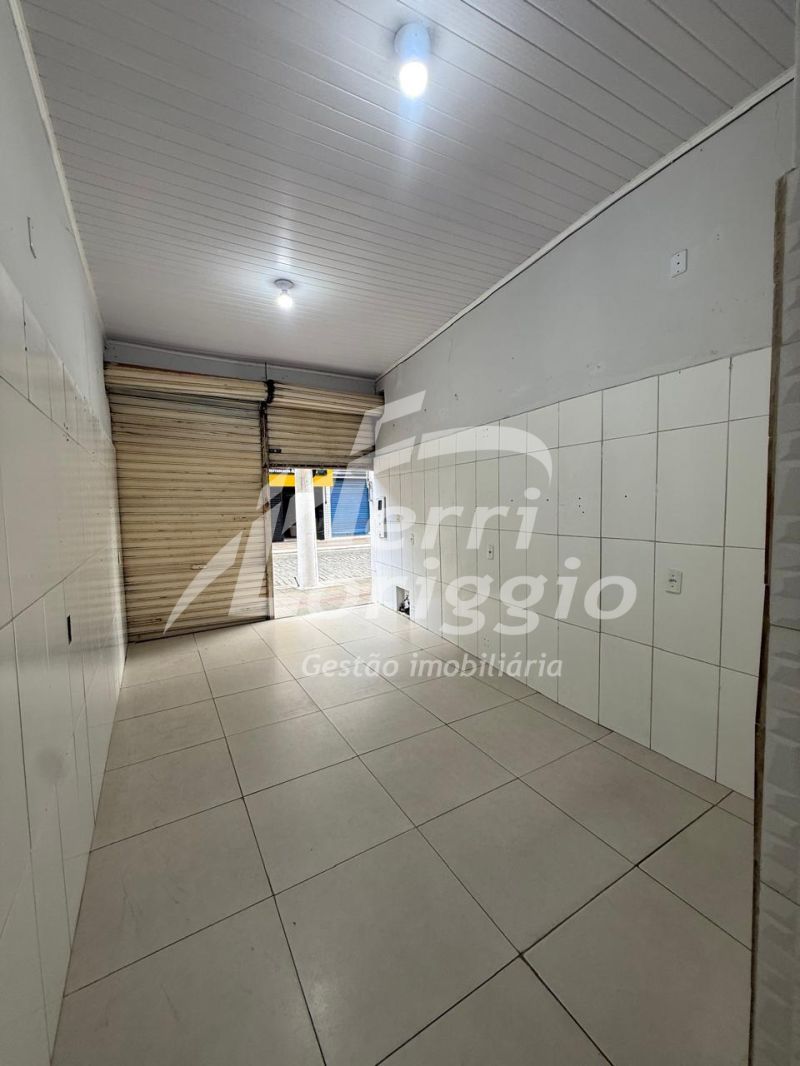 Ponto Comercial com 1 banheiro para alugar no bairro Centro, Guaratingueta