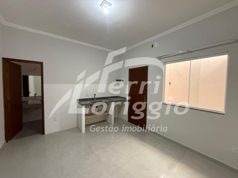 Kitnet com 1 quarto e 1 banheiro para alugar no bairro Jardim Bela Vista, Guaratingueta