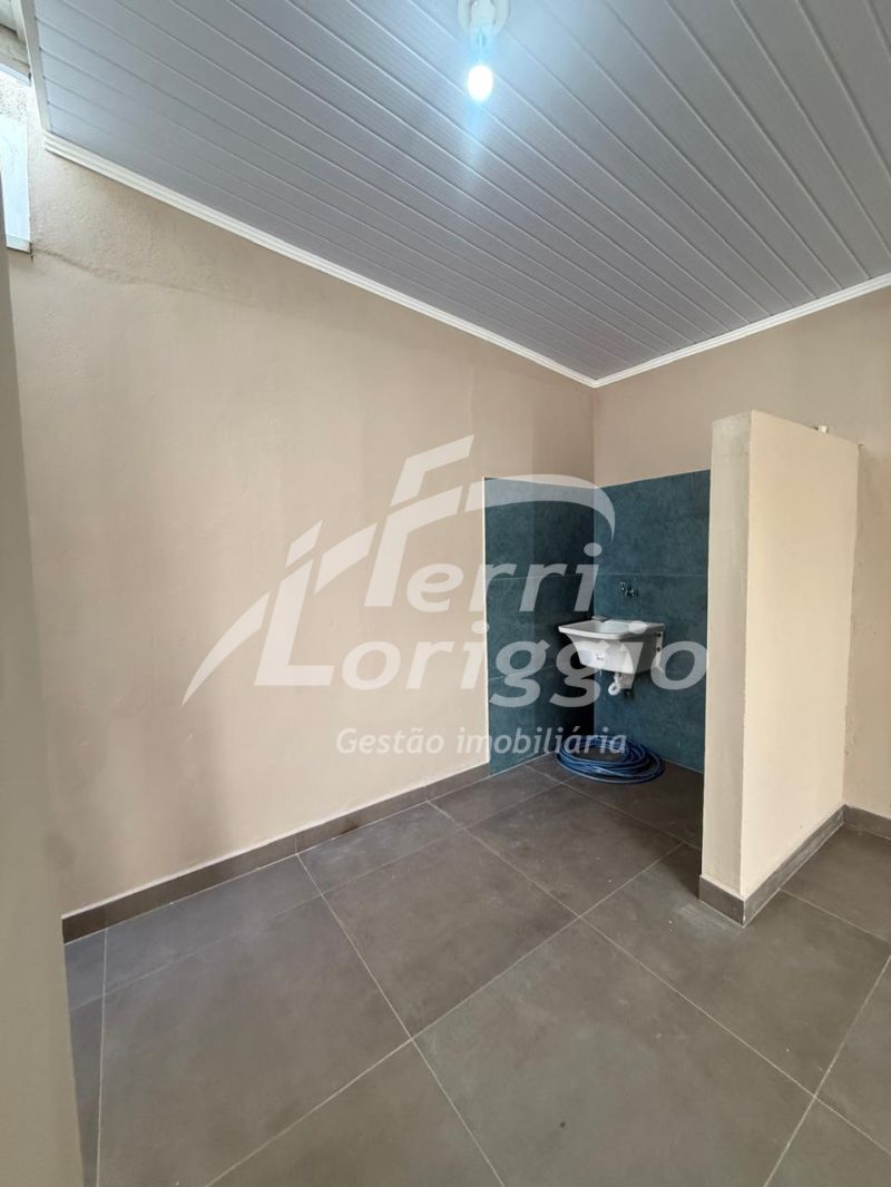 Kitnet com 1 quarto e 1 banheiro para alugar no bairro Jardim Bela Vista, Guaratingueta