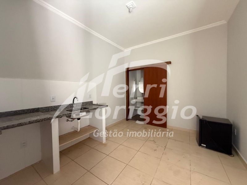 Kitnet com 1 quarto e 1 banheiro para alugar no bairro Jardim Bela Vista, Guaratingueta