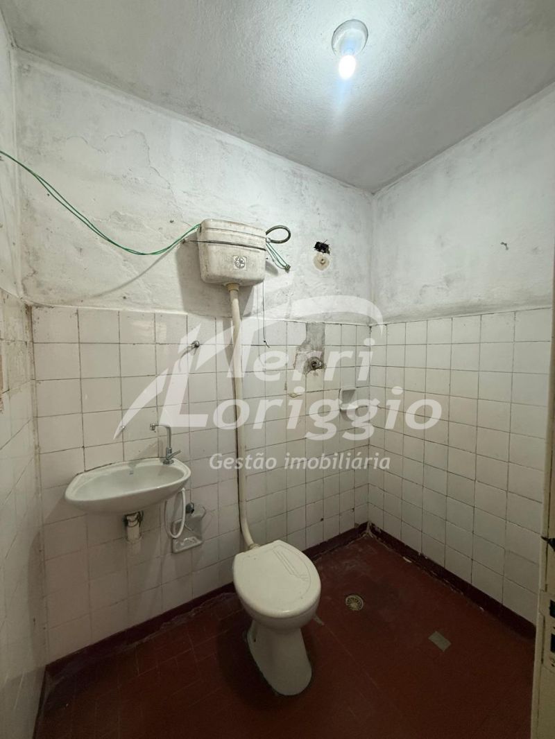 Casa com 2 quartos e 1 banheiro para alugar no bairro Figueira, Guaratingueta