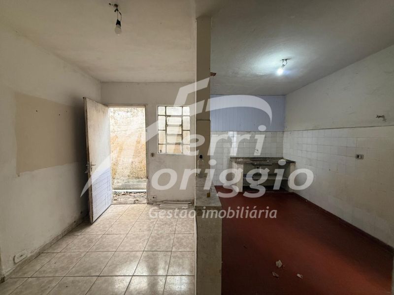 Casa com 2 quartos e 1 banheiro para alugar no bairro Figueira, Guaratingueta