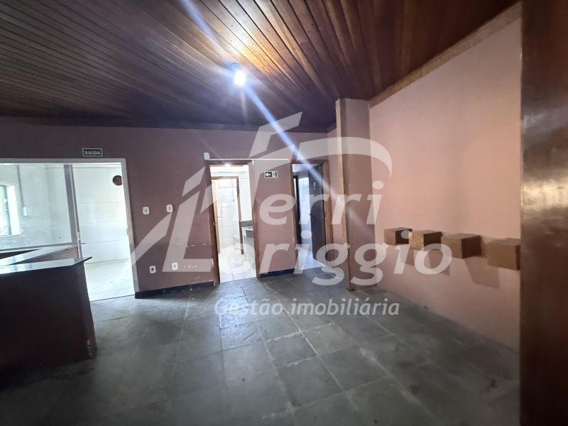 Casa com 3 quartos e 4 banheiros para alugar no bairro Pedregulho, Guaratingueta