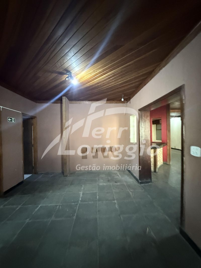 Casa com 3 quartos e 4 banheiros para alugar no bairro Pedregulho, Guaratingueta