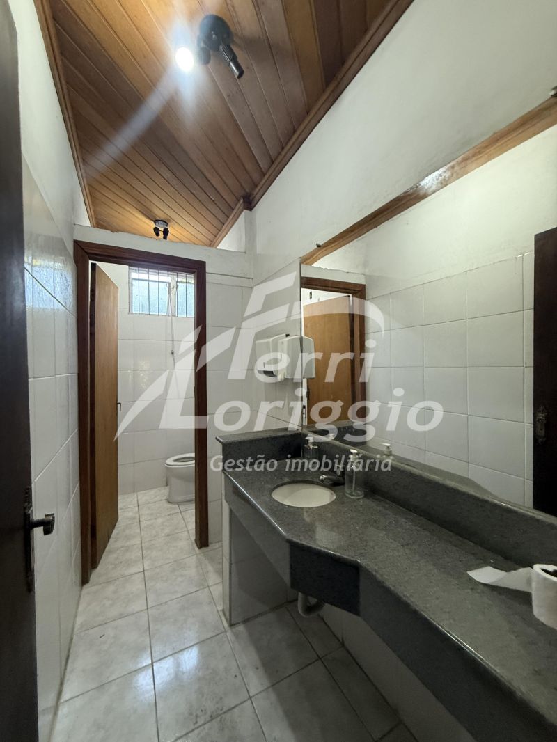 Casa com 3 quartos e 4 banheiros para alugar no bairro Pedregulho, Guaratingueta