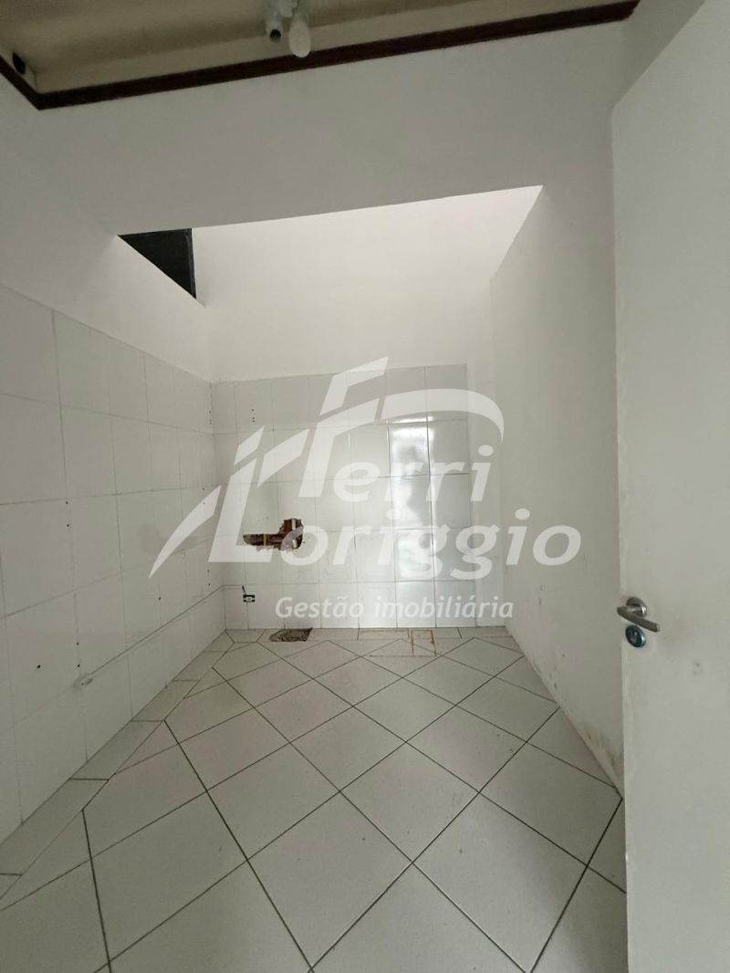 Ponto Comercial com 168m² para alugar no bairro Centro, Guaratingueta
